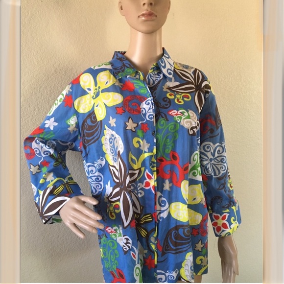 Chico's Tops - ✂️ F0rBiddEn gArDen bUtt0n d0wN sHiRt